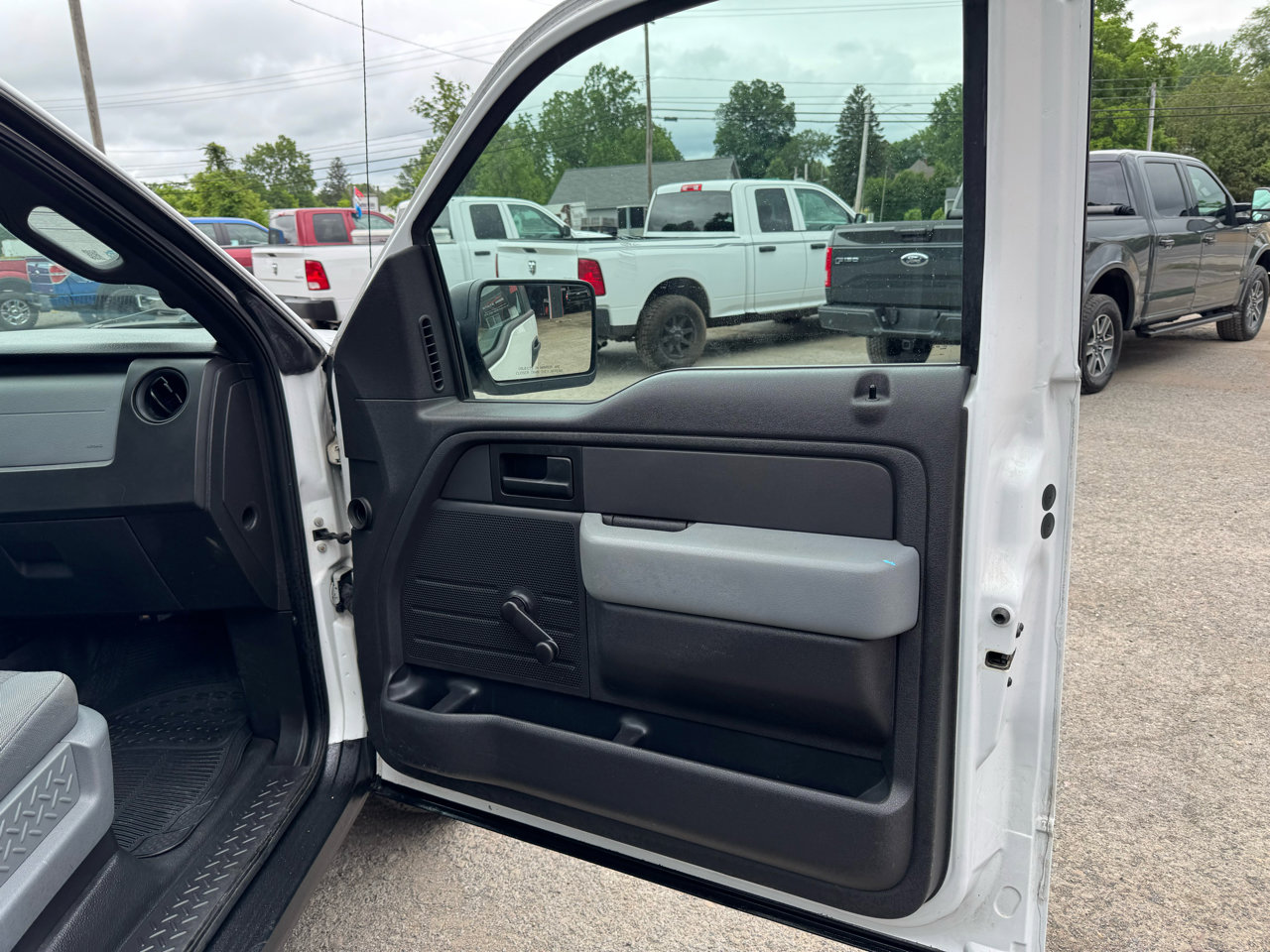 Used 2013 Ford F150 XLT w/ Luxury Equipment Group image 18