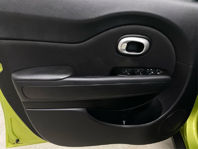 Used 2015 Kia Soul FWD image 24