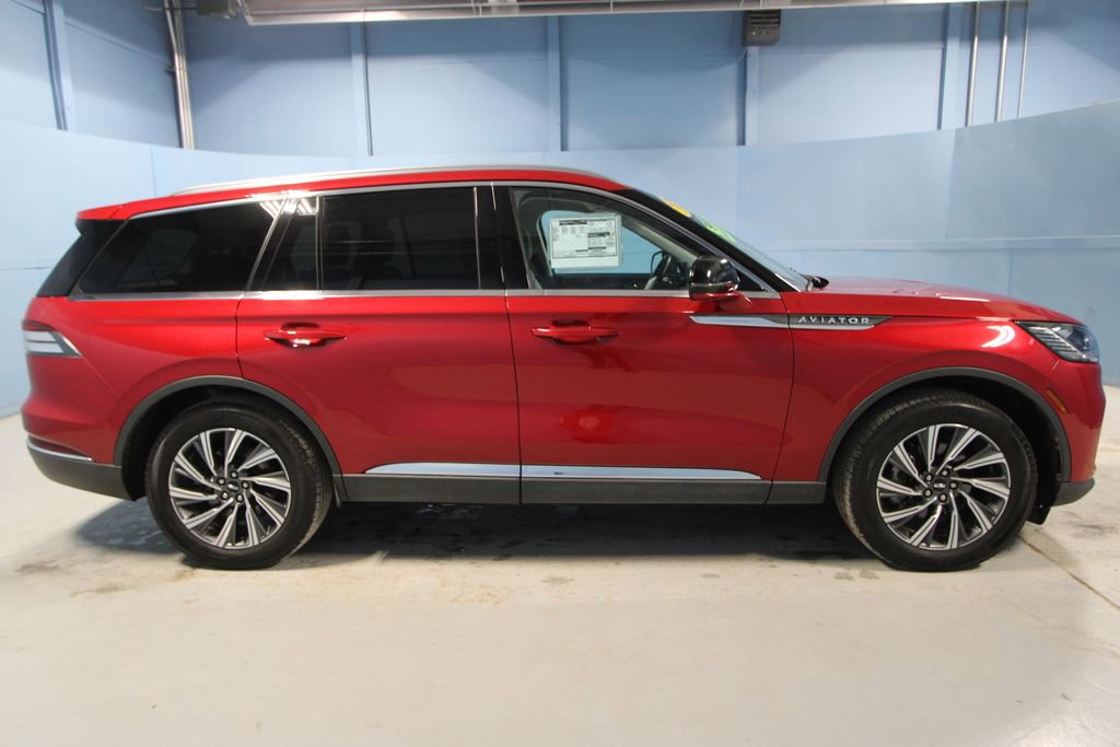Used 2025 Lincoln Aviator AWD image 39