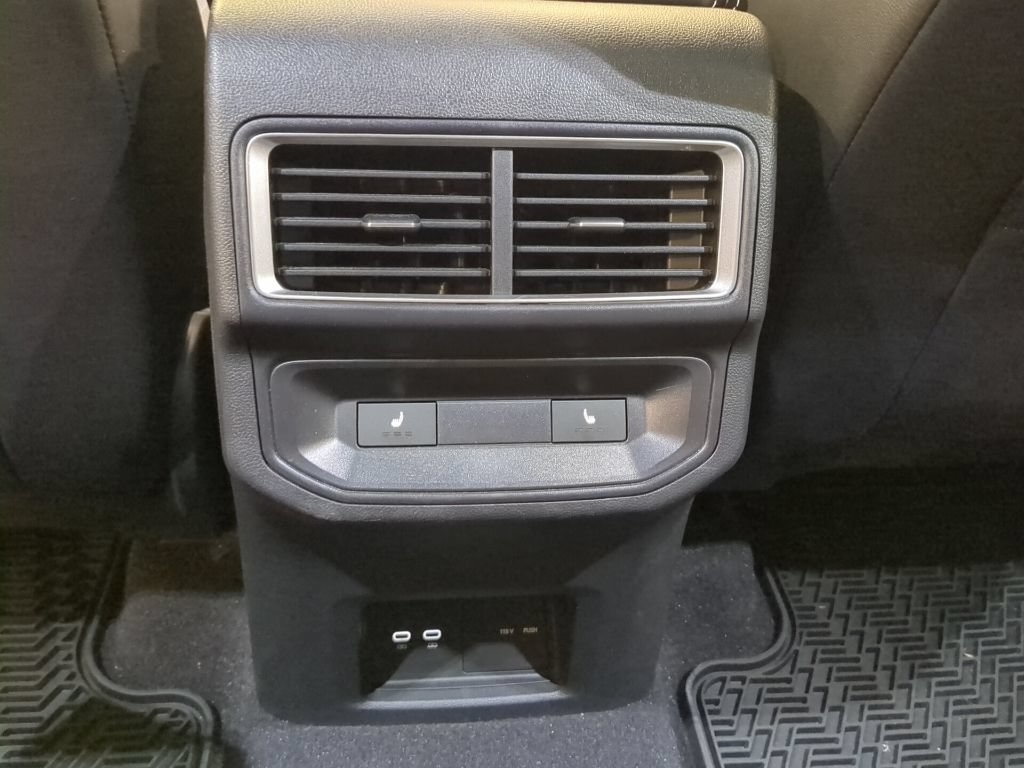 Used 2024 Volkswagen Atlas Cross Sport SEL AWD/4WD image 13