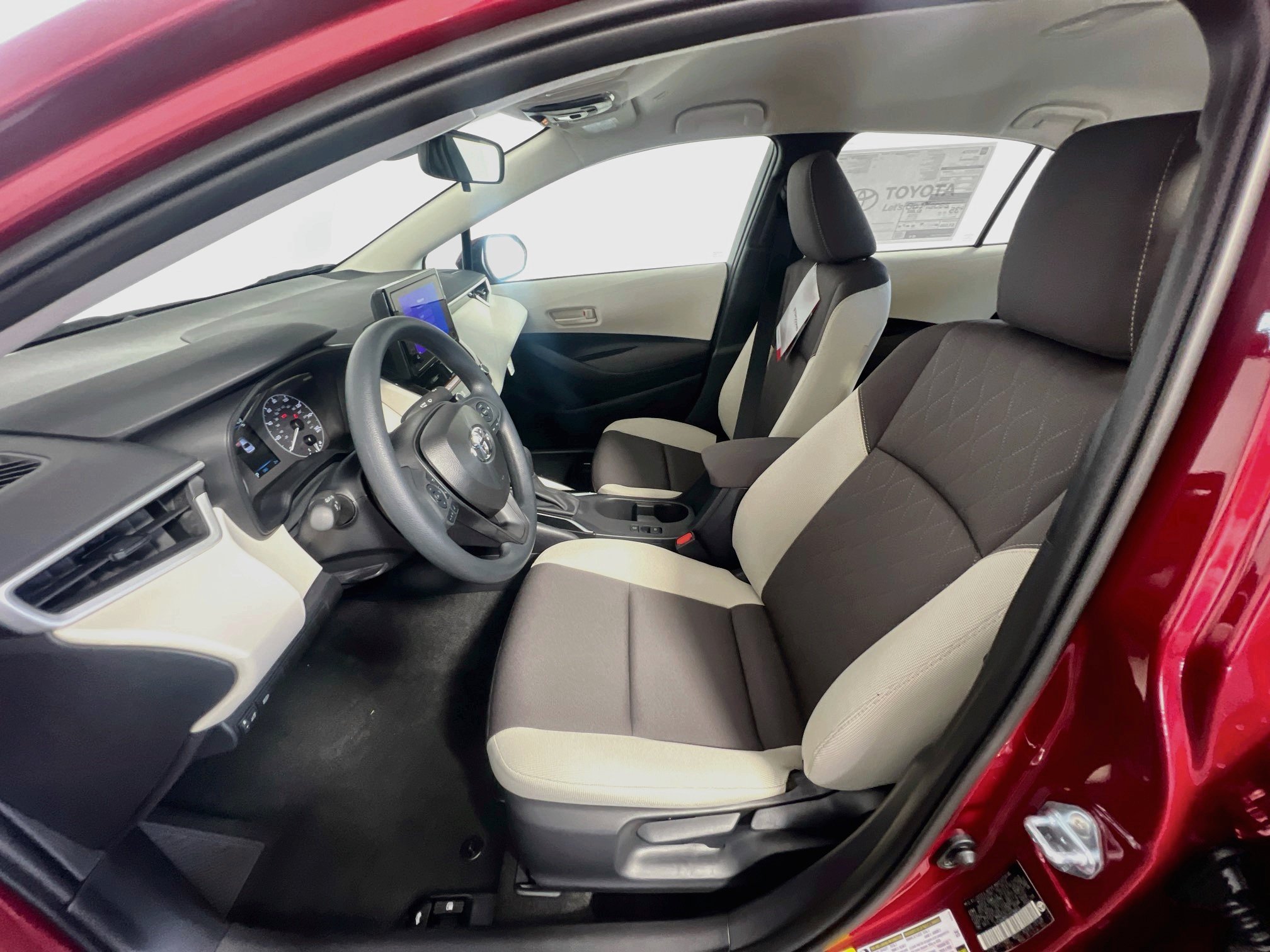 Used 2025 Toyota Corolla LE FWD image 14