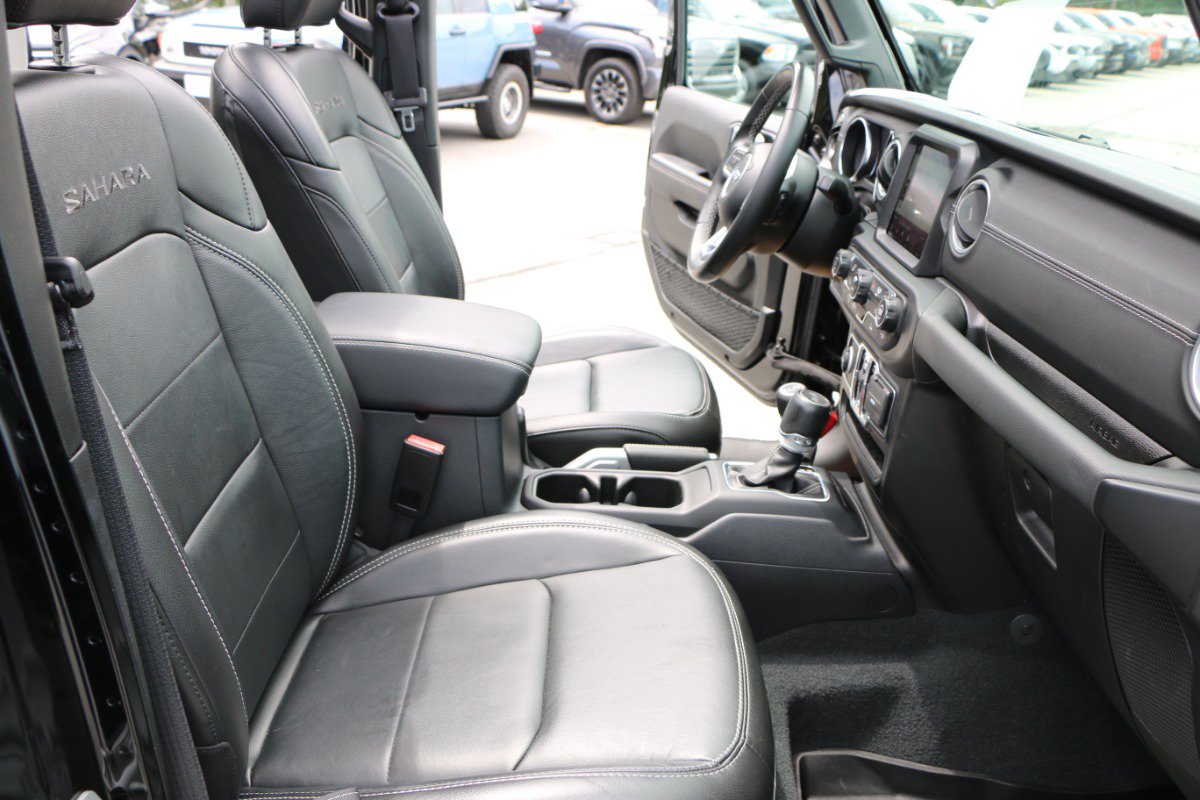 Used 2022 Jeep Wrangler Unlimited Sahara AWD/4WD image 23