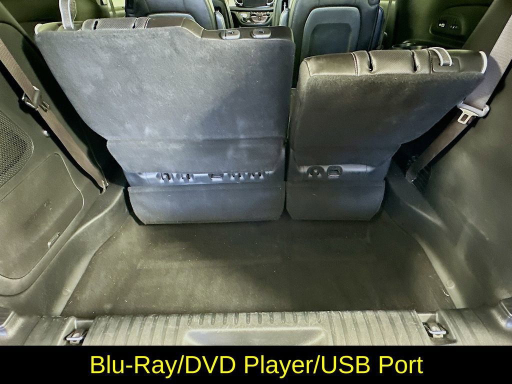 Used 2023 Chrysler Pacifica Limited w/ Uconnect Theater Family Group image 36
