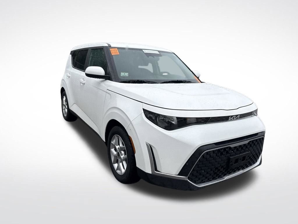 Used 2023 Kia Soul LX w/ LX Technology Package FWD image 16