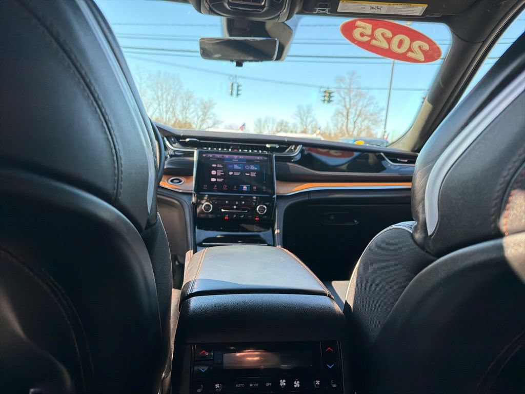 Used 2025 Jeep Grand Cherokee Summit AWD/4WD image 49