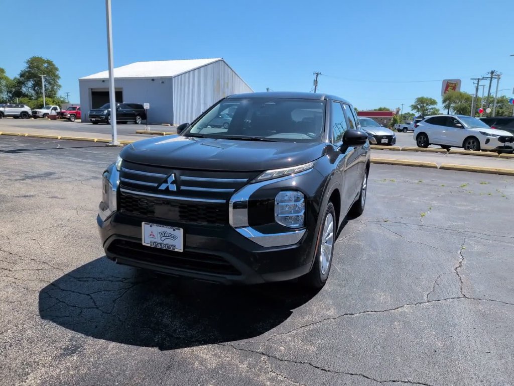 New 2026 Mitsubishi Outlander ES AWD/4WD image 2