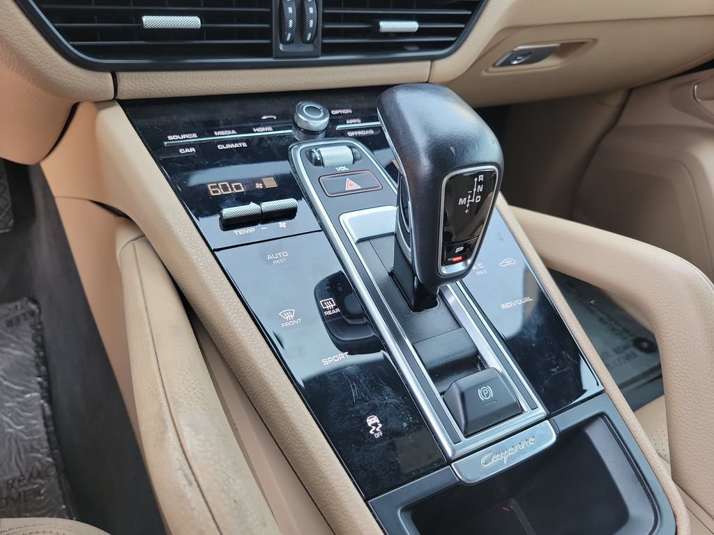 Used 2020 Porsche Cayenne AWD/4WD image 17
