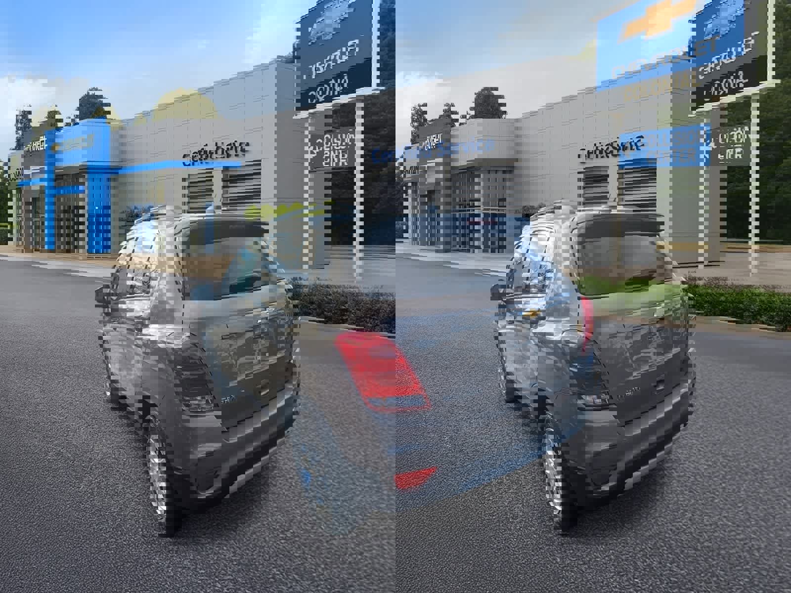 Used 2022 Chevrolet Trax LT w/ LT Convenience Package image 5