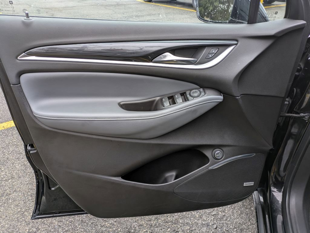 Used 2020 Buick Enclave Essence w/ Sport Touring Edition image 9