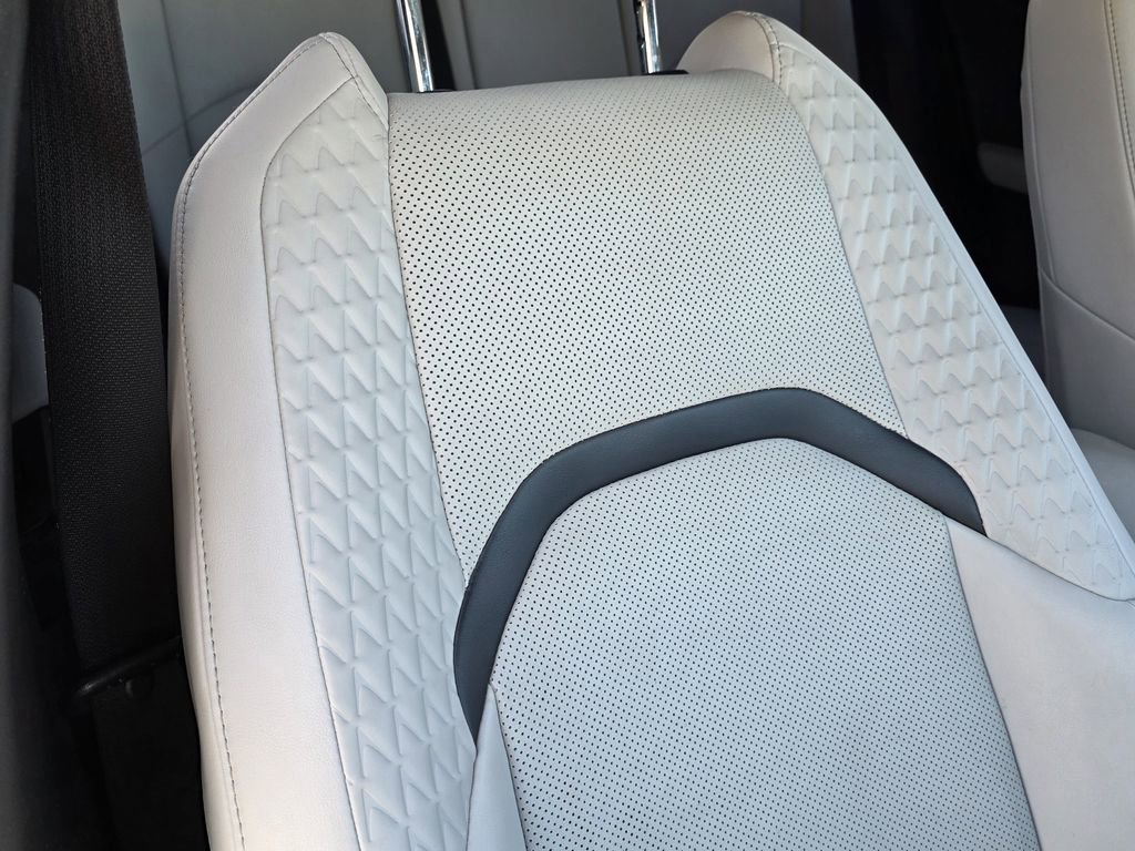 Used 2019 Lexus UX 200 w/ Premium Package image 15