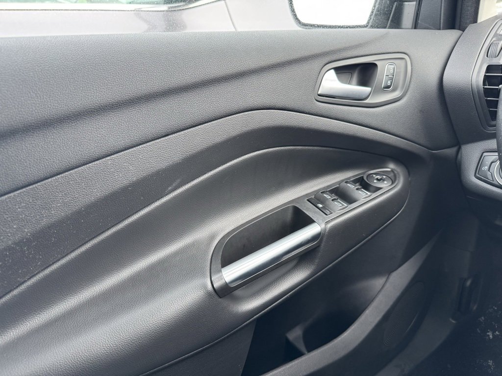 Used 2017 Ford C-MAX Energi SE w/ Equipment Group 401A image 32