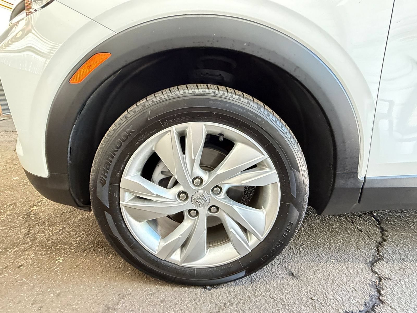 Used 2025 Buick Encore GX Preferred AWD/4WD image 28