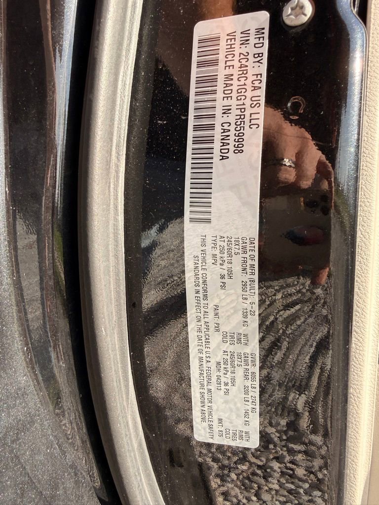 Used 2023 Chrysler Pacifica Limited image 17