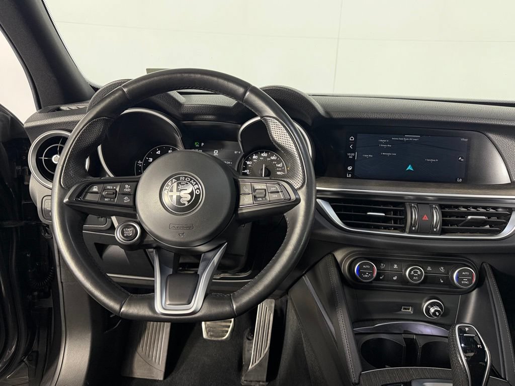 Used 2023 Alfa Romeo Stelvio Ti AWD/4WD image 15