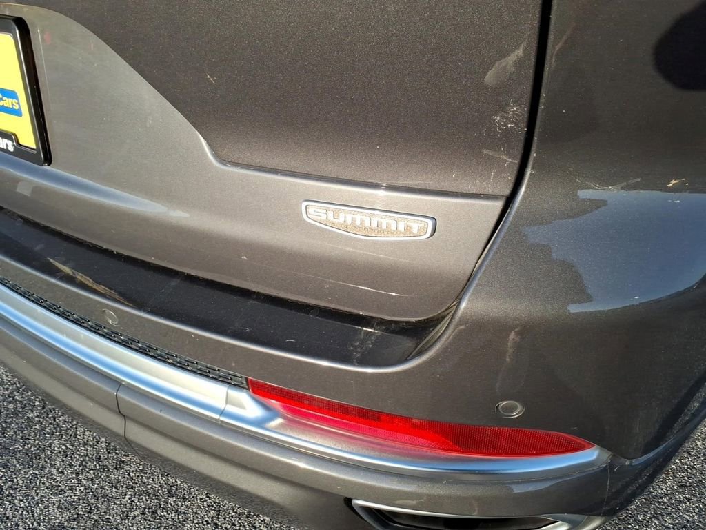 Used 2024 Jeep Grand Cherokee L Summit AWD/4WD image 10