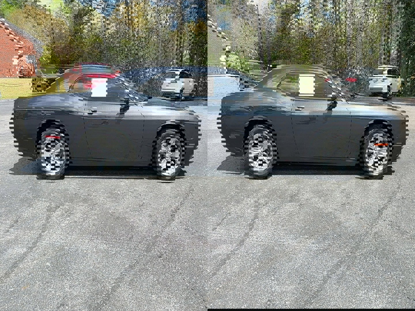 Used 2016 Dodge Challenger SXT image 4