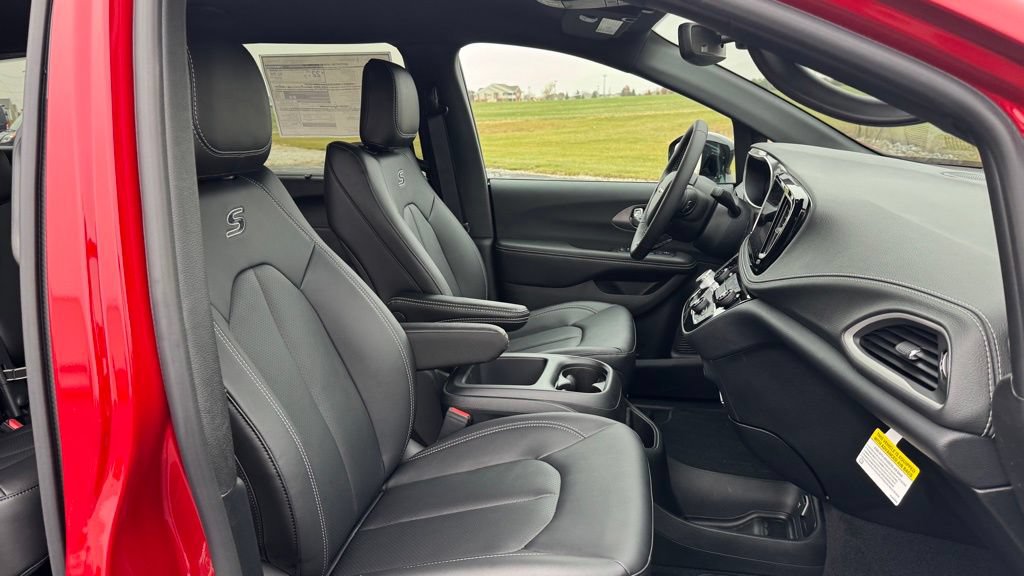 New 2026 Chrysler Pacifica Select w/ S Appearance Package FWD image 17