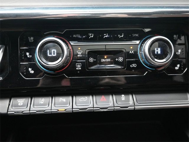 Used 2024 GMC Sierra 3500 Denali Ultimate image 32