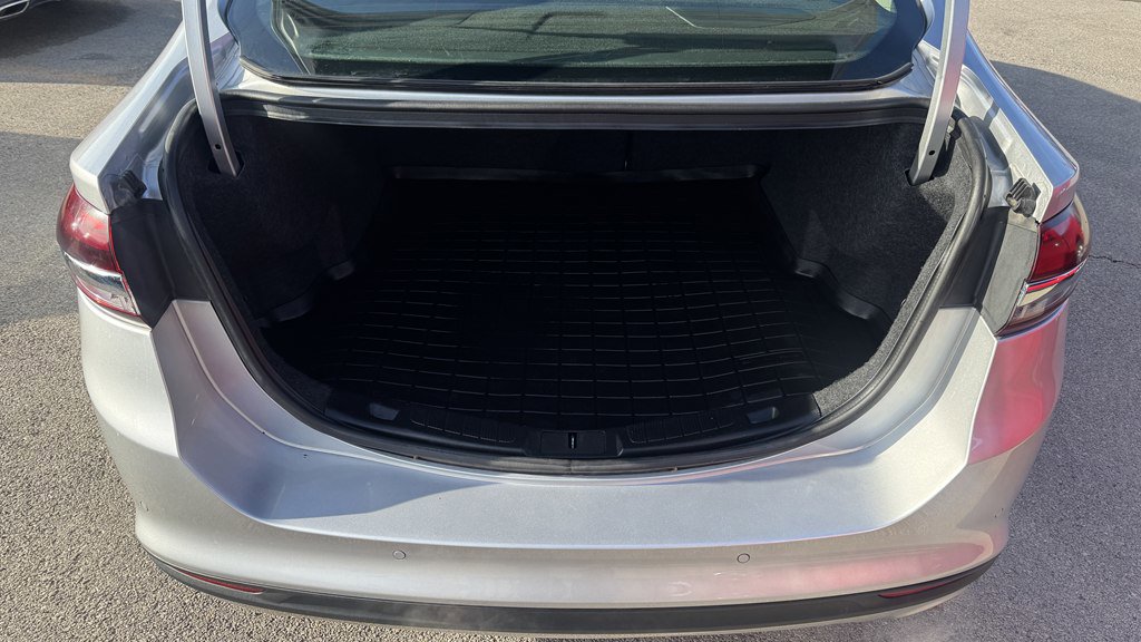 Used 2018 Ford Fusion SE w/ Fusion SE Technology Package image 11