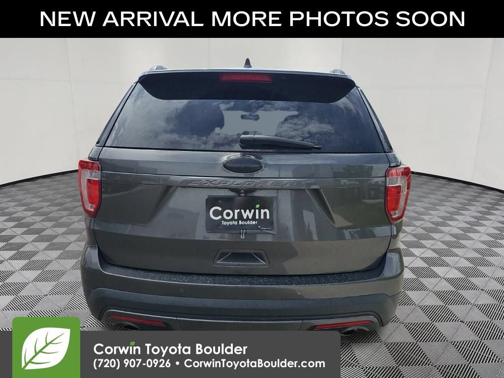 Used 2017 Ford Explorer XLT w/ Equipment Group 202A AWD/4WD image 6