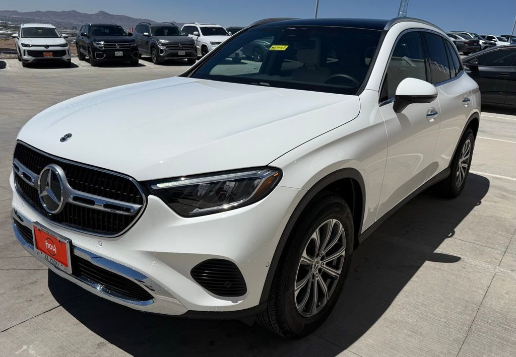 Used 2026 Mercedes-Benz GLC 300 4MATIC image 3