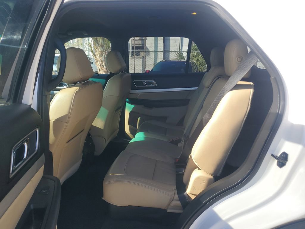Used 2017 Ford Explorer XLT w/ Equipment Group 202A image 11