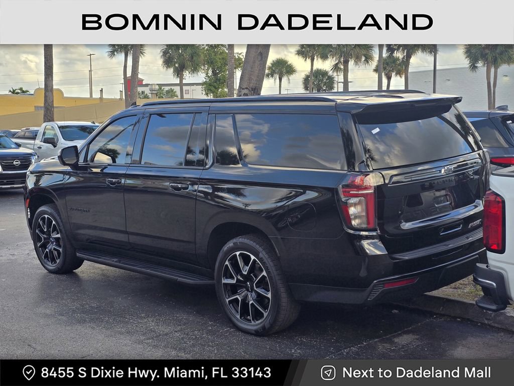 Used 2023 Chevrolet Suburban RST image 3