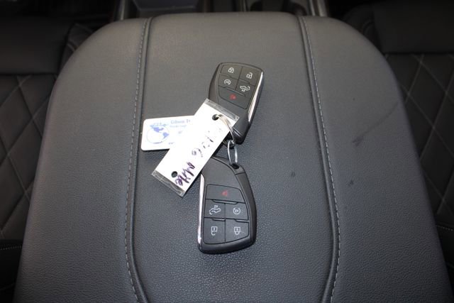 Used 2025 GMC Sierra 1500 Elevation image 26