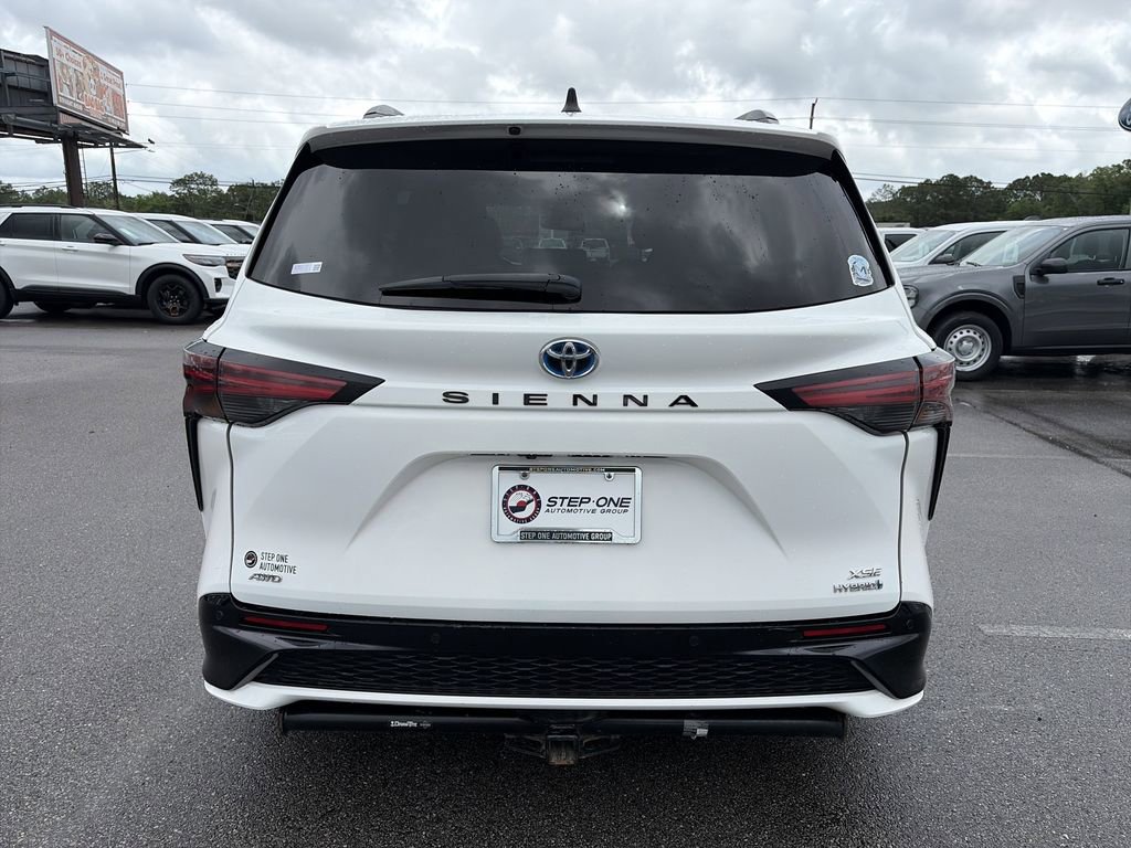 Used 2022 Toyota Sienna XSE w/ XSE Plus Package AWD/4WD image 6