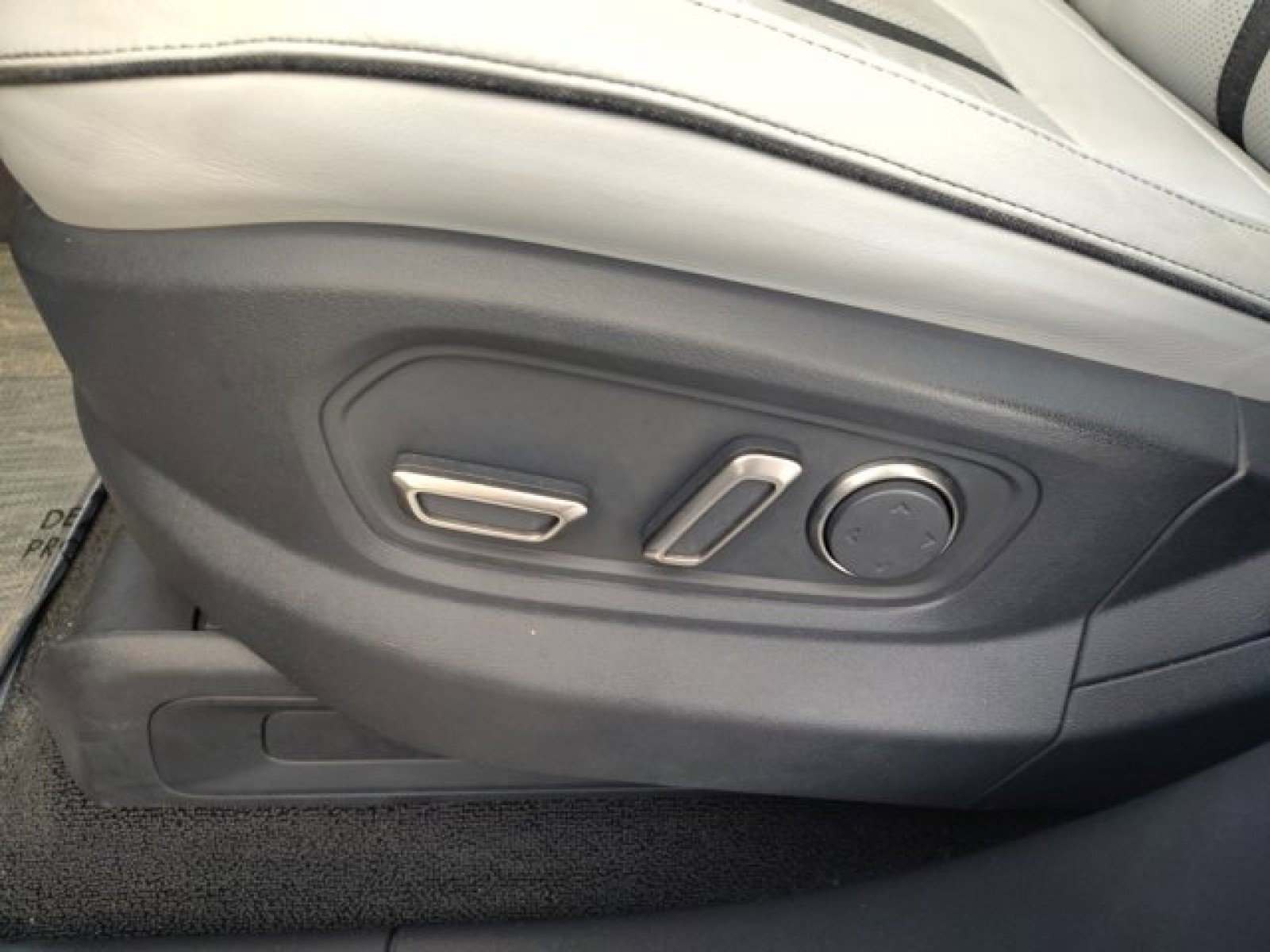 Used 2022 Rivian R1T Adventure image 11