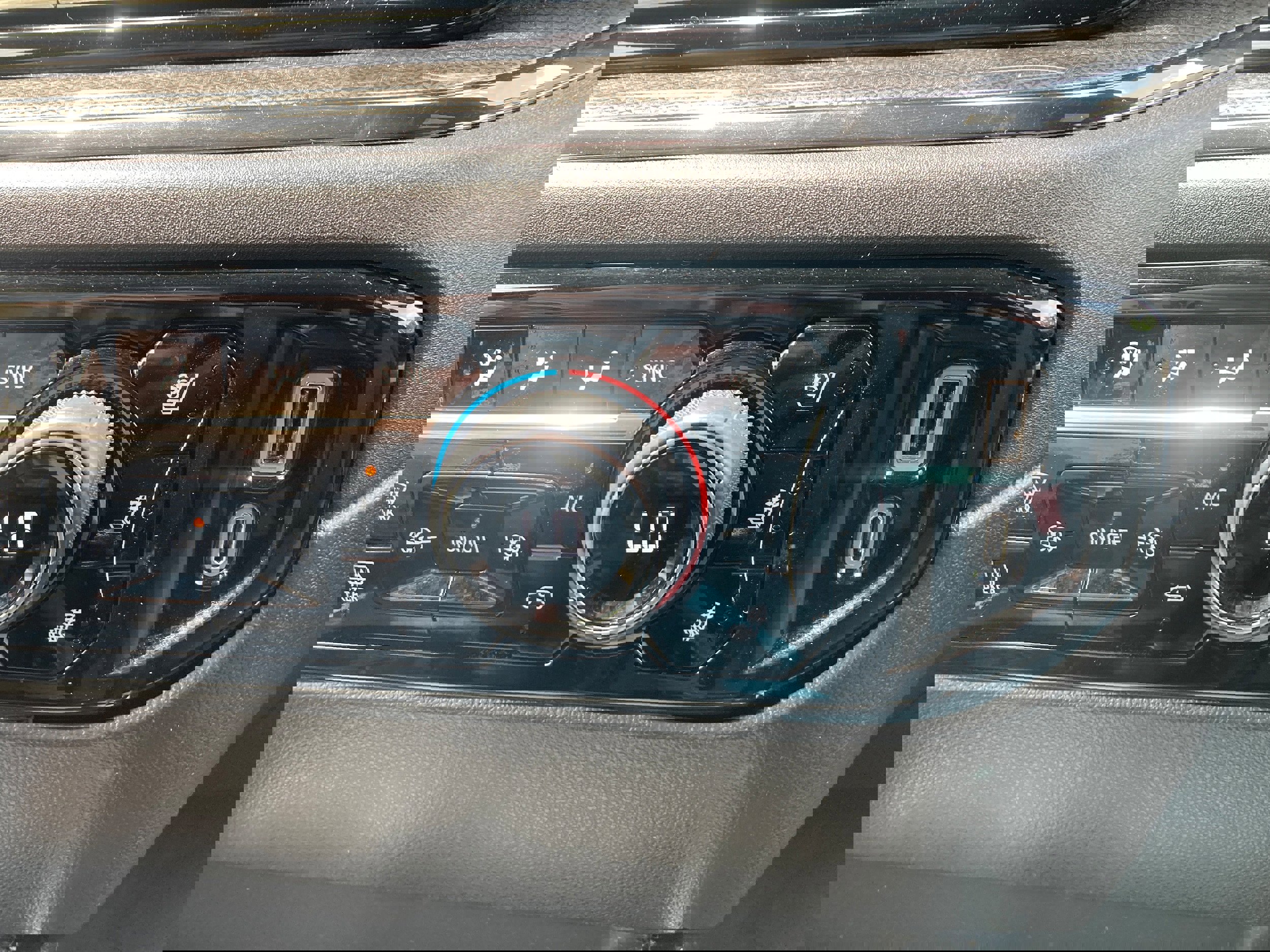 Used 2022 Chevrolet Silverado 1500 ZR2 w/ Technology Package image 20