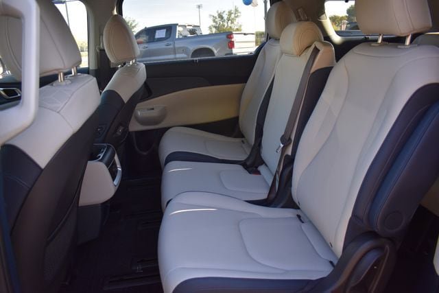 New 2026 Kia Carnival EX FWD image 21