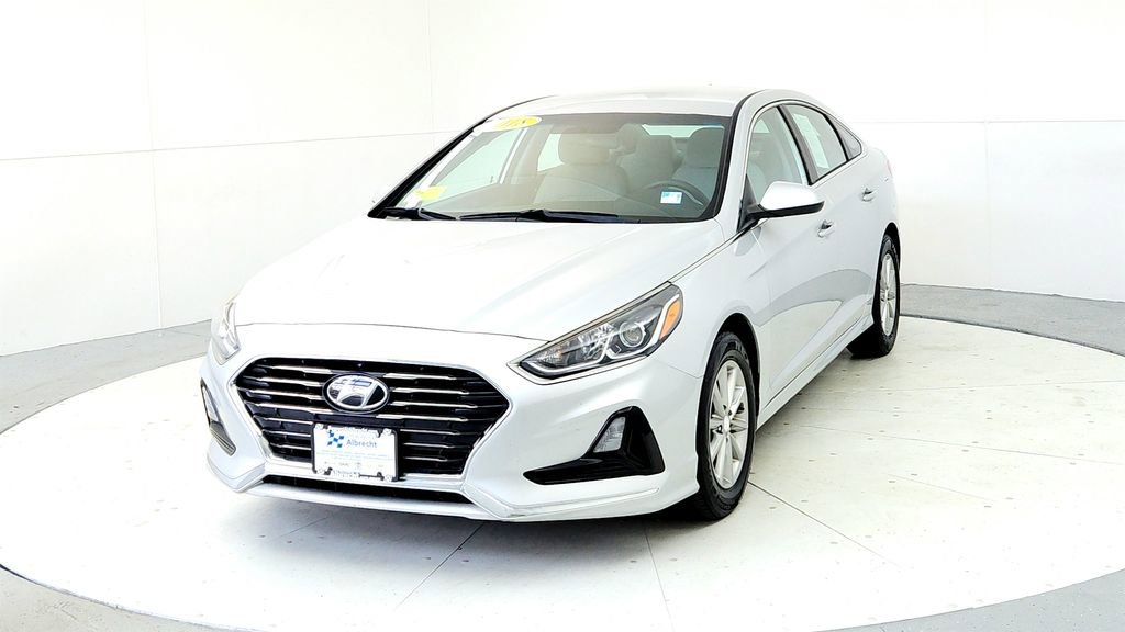 Used 2018 Hyundai Sonata SE w/ Cargo Package FWD image 2