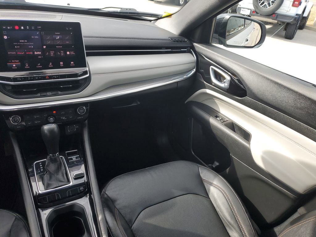 Used 2023 Jeep Compass Limited image 15