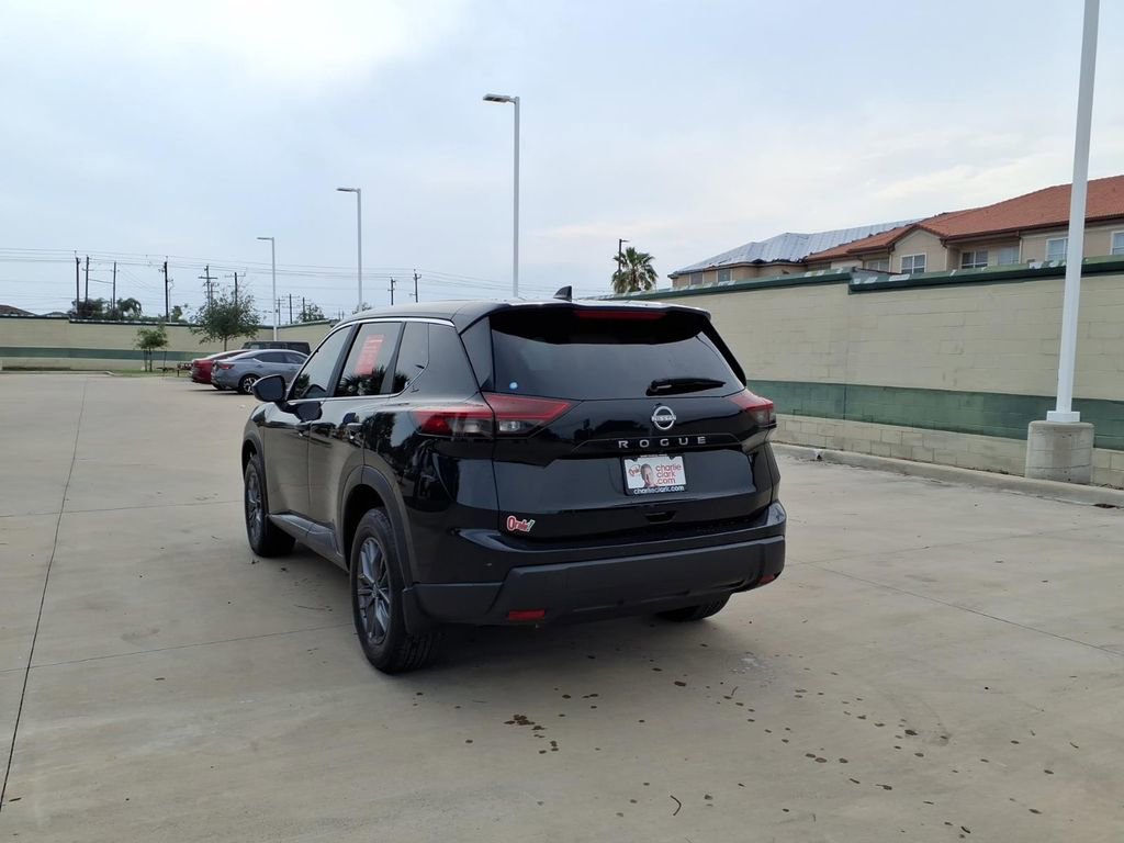 Used 2025 Nissan Rogue S FWD image 3