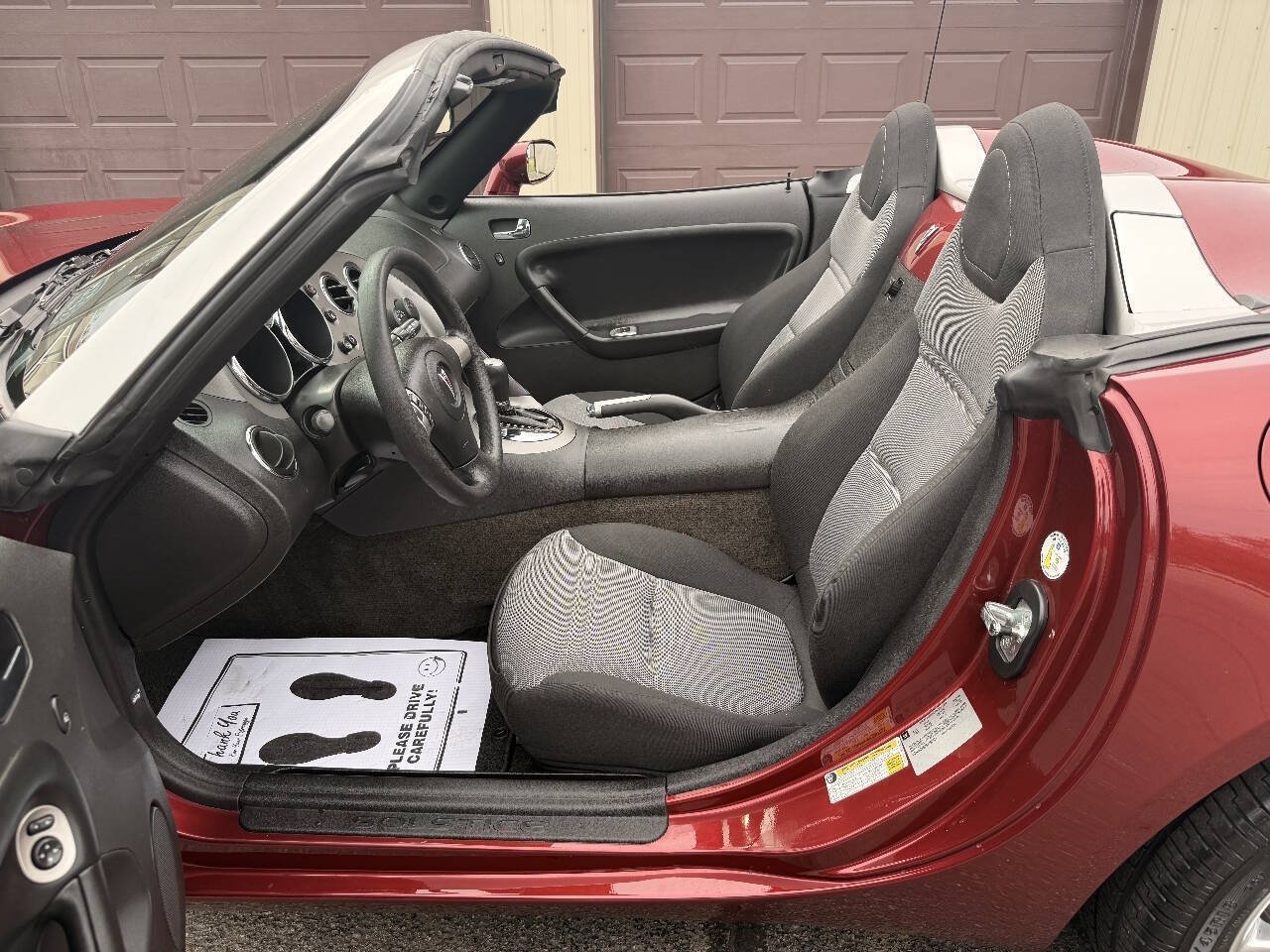 Used 2009 Pontiac Solstice Convertible w/ Preferred Package RWD image 3