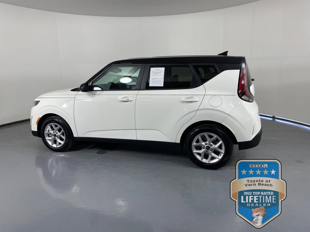 Certified 2023 Kia Soul S image 4