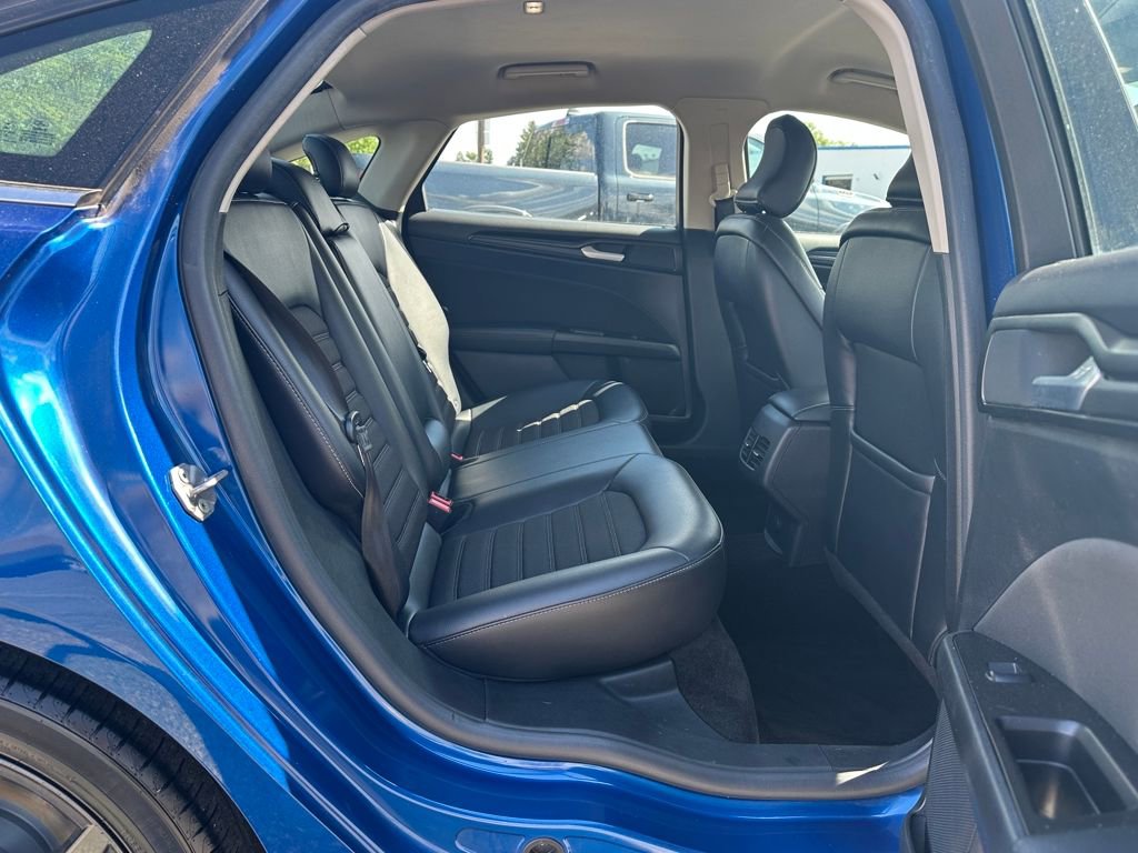 Used 2018 Ford Fusion SE w/ Equipment Group 201A FWD image 13