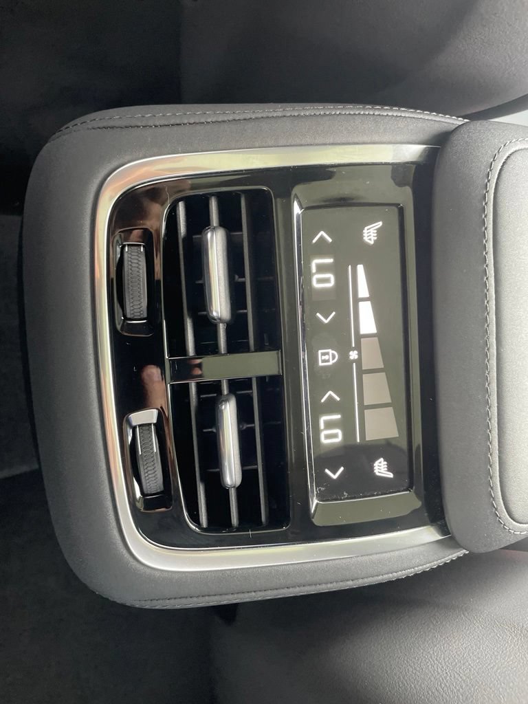 Used 2025 Volvo XC90 B6 Plus AWD/4WD image 20