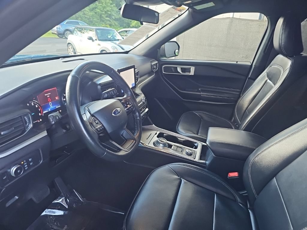 Used 2020 Ford Explorer XLT w/ Equipment Group 202A AWD/4WD image 31