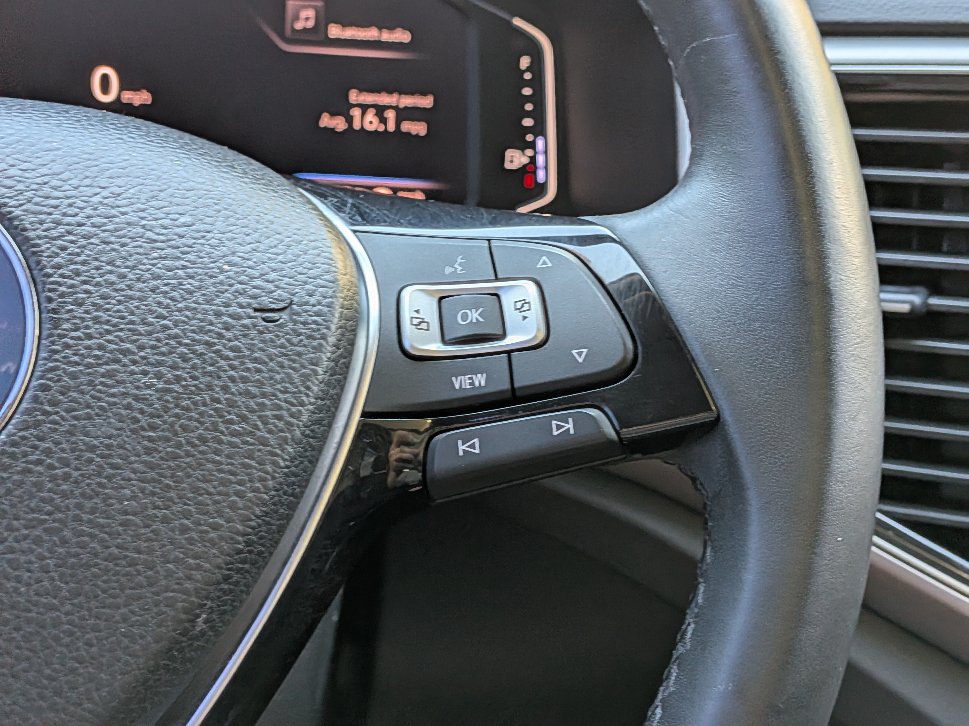 Used 2019 Volkswagen Atlas SEL FWD image 26
