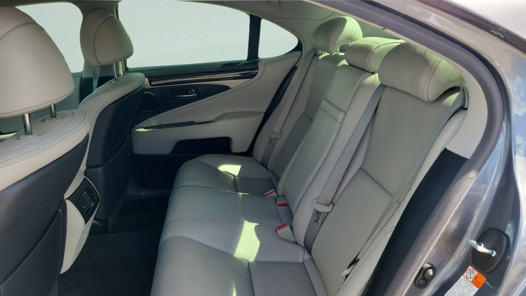 Used 2016 Lexus LS 460 w/ Comfort Package RWD image 10