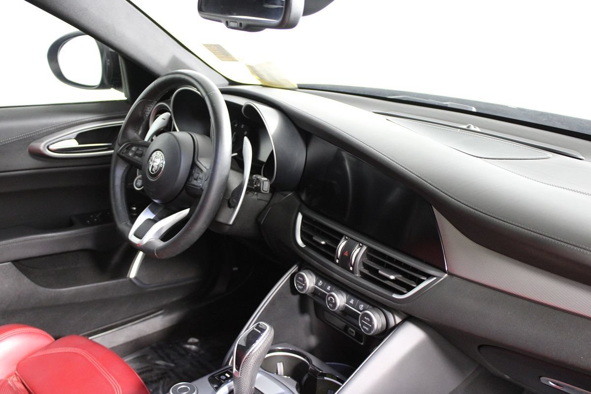 Used 2023 Alfa Romeo Giulia Veloce RWD image 16