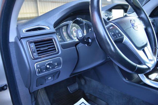 Used 2016 Volvo XC70 T5 Premier w/ Proximity Package FWD image 29