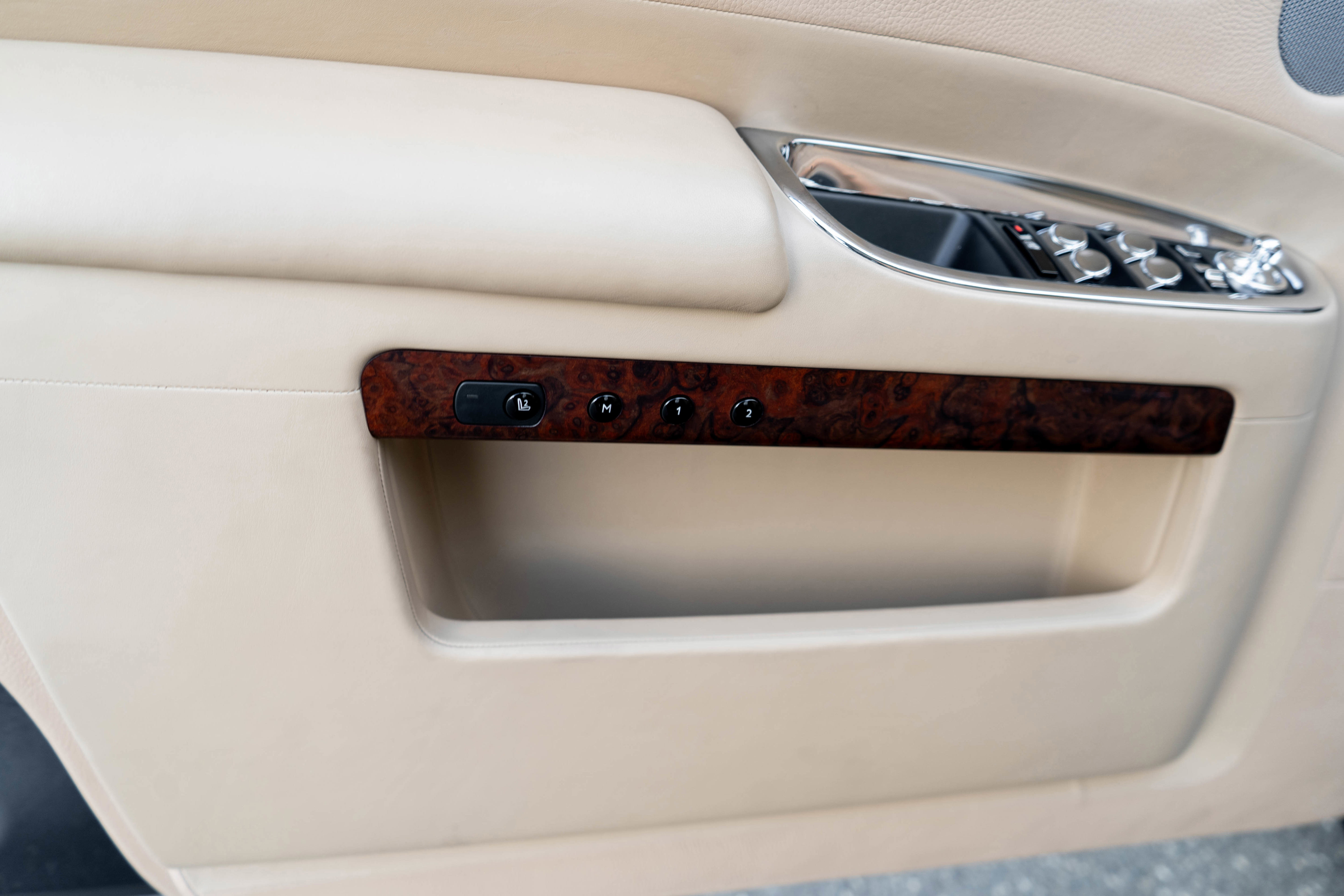 Used 2014 Rolls-Royce Ghost image 12