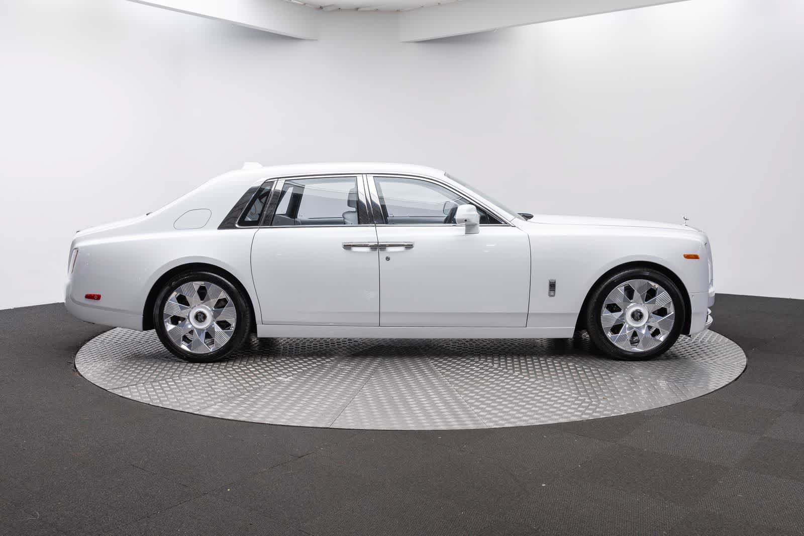 New 2027 Rolls-Royce Phantom Sedan RWD image 68