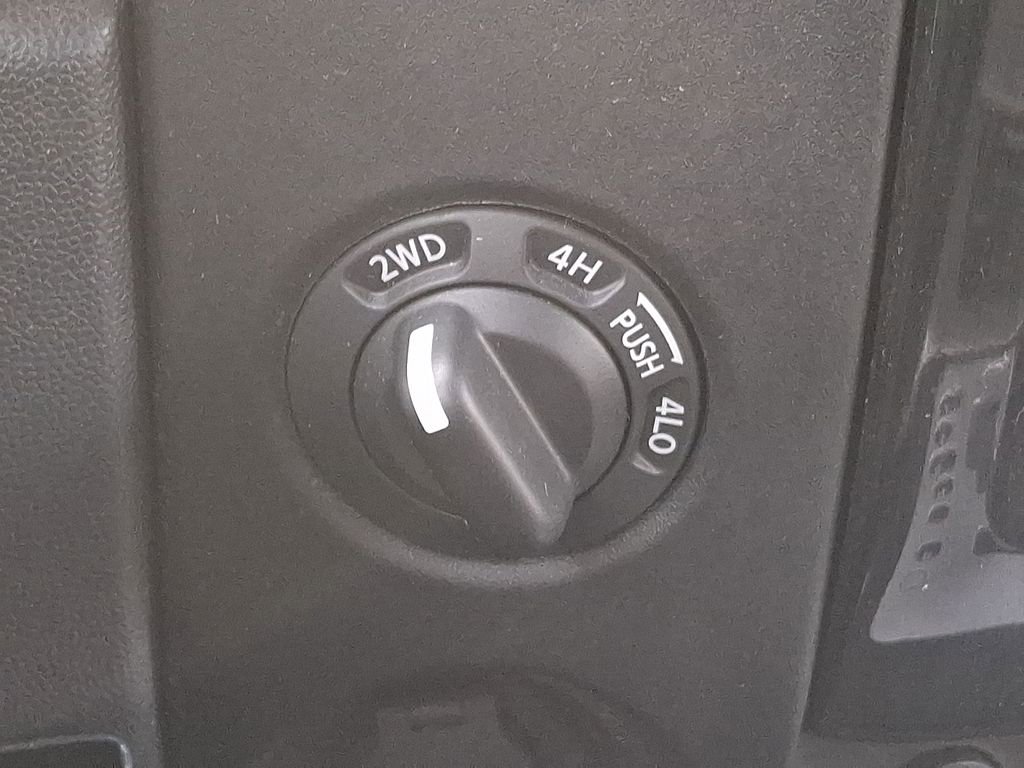 Used 2014 Nissan Titan SV w/ SV Value Truck Package image 21