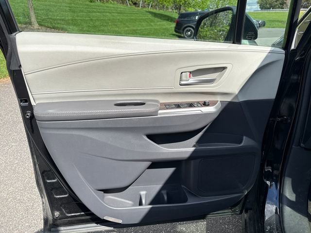 Used 2023 Toyota Sienna XLE image 24