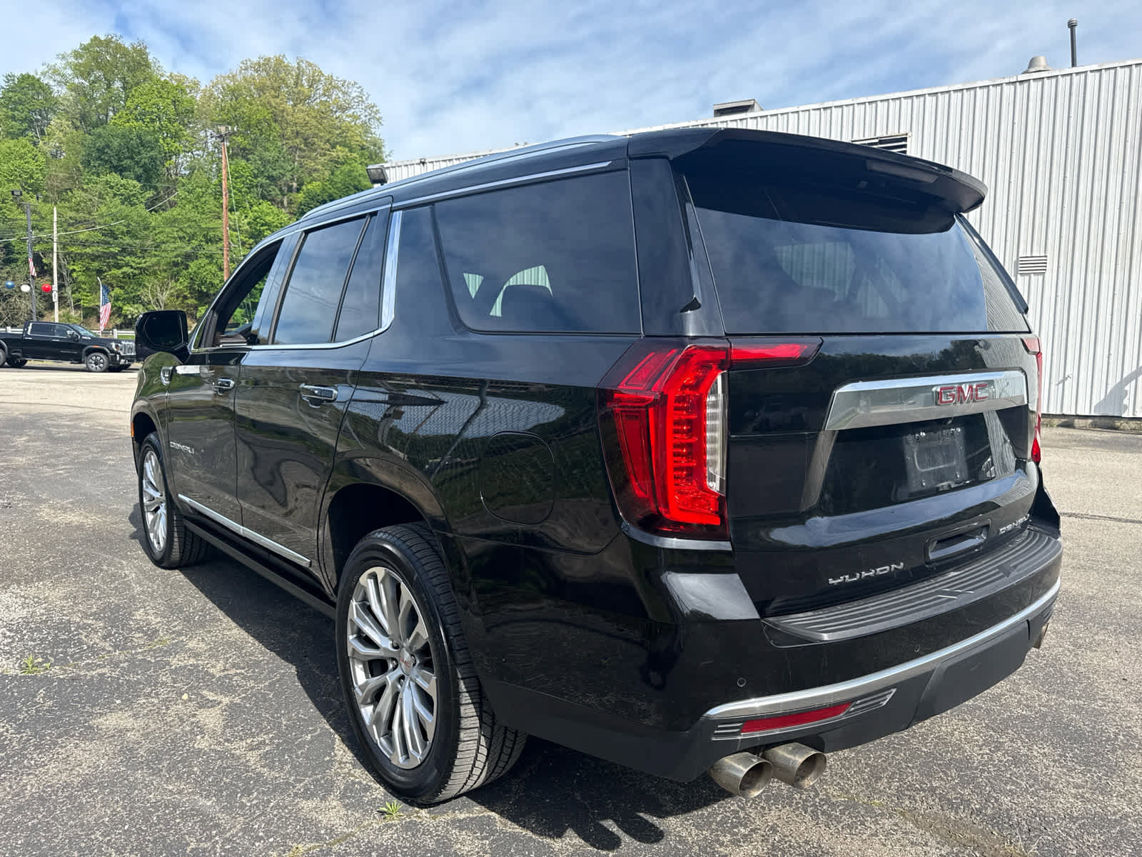 Used 2023 GMC Yukon Denali AWD/4WD image 5
