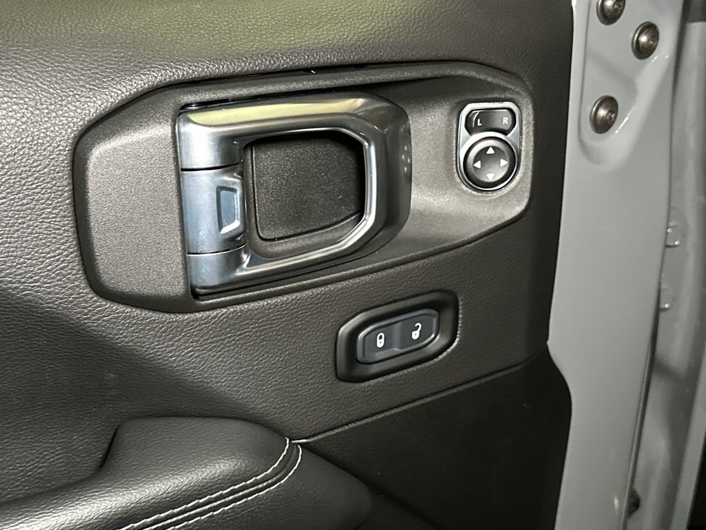Used 2022 Jeep Wrangler Unlimited Sahara w/ Cold Weather Group image 17